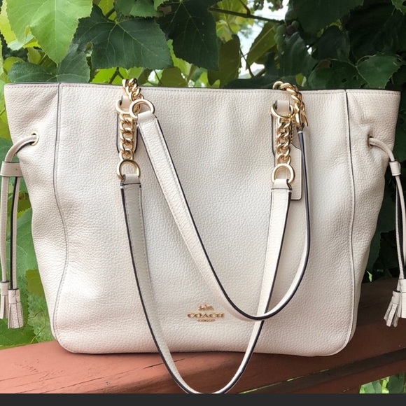 Coach Handbags - ⬇️PRICE DROP ⬇️LIKE NEW COACH ELLE CHAIN TOTE